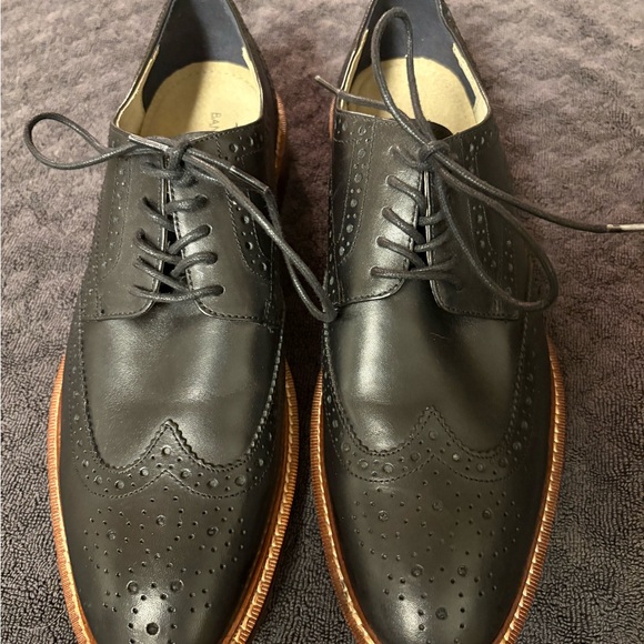 Banana Republic Other - Men’s Banana Republic Black Leather Dress Shoes with Brown Welt Size 8.5